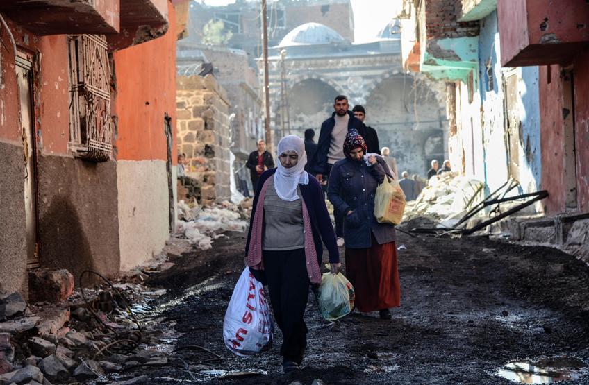 İşte sokağa çıkma yasağının ardından Diyarbakırın Sur ilçesi