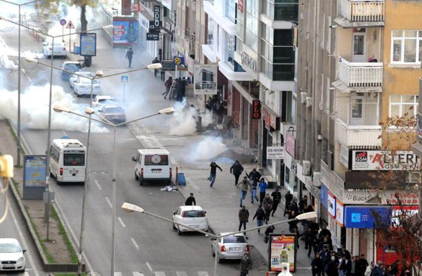 Diyarbakırdaki HDP yürüyüşünde olaylar çıktı