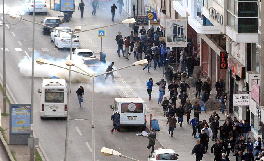 Diyarbakırdaki HDP yürüyüşünde olaylar çıktı