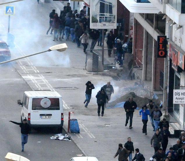 Diyarbakırdaki HDP yürüyüşünde olaylar çıktı