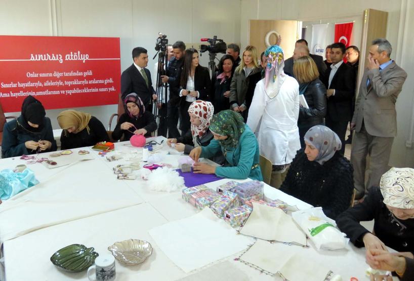Suriyeli kadınların ürettikleri Sınırsız Atölyede satılacak