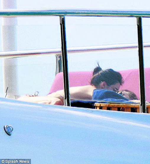 Kendall Jenner ve Harry Styles tatilde