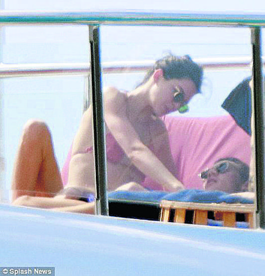 Kendall Jenner ve Harry Styles tatilde