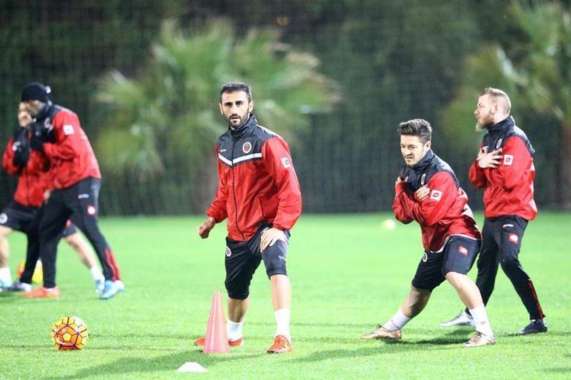 Selçuk Şahin: Önce Fenerbahçe maçı hangi sahada ona baktım