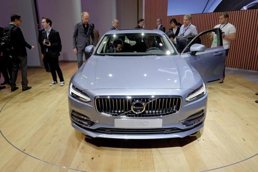 Volvo S90 ortaya çıktı... Bu kez maketi değil