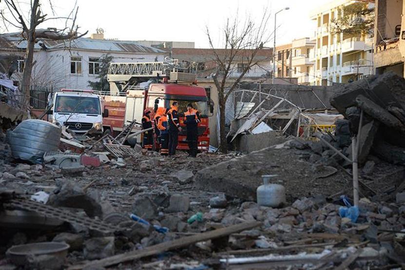 Diyarbakırın Çınar ilçesinde Emniyet binasına bombalı saldırı