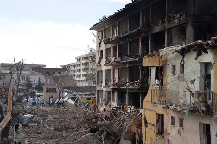 Diyarbakırın Çınar ilçesinde Emniyet binasına bombalı saldırı