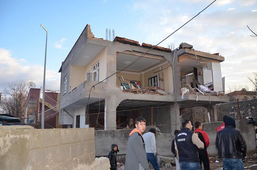 Diyarbakırın Çınar ilçesinde Emniyet binasına bombalı saldırı