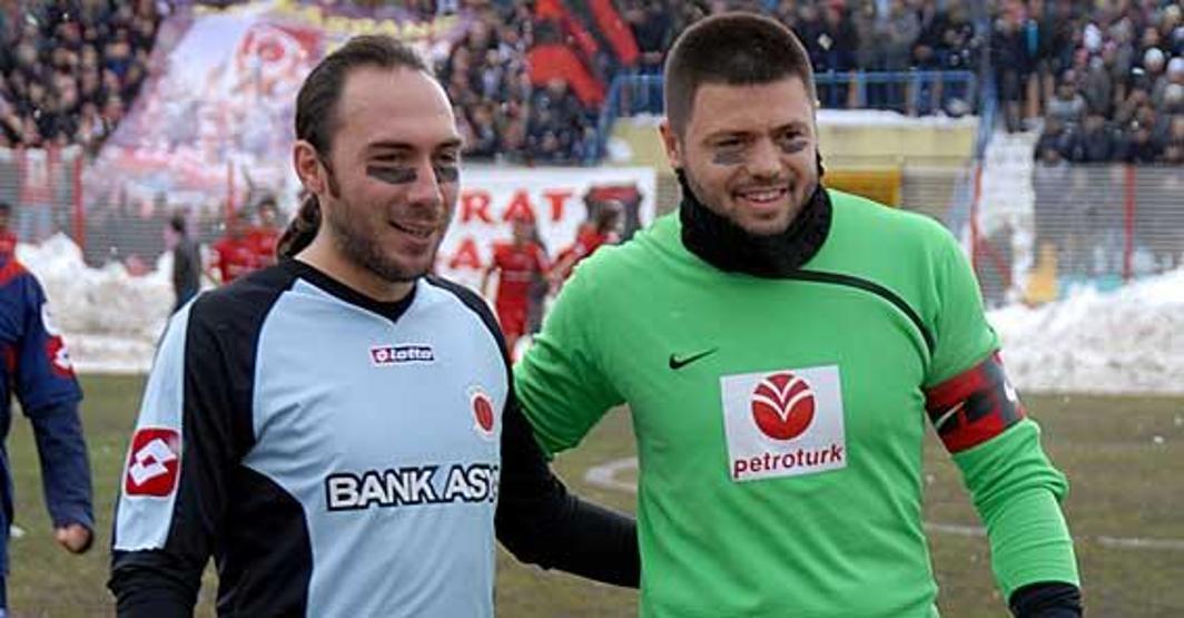 Fenerbahçenin eski kalecisi paraya para demiyor