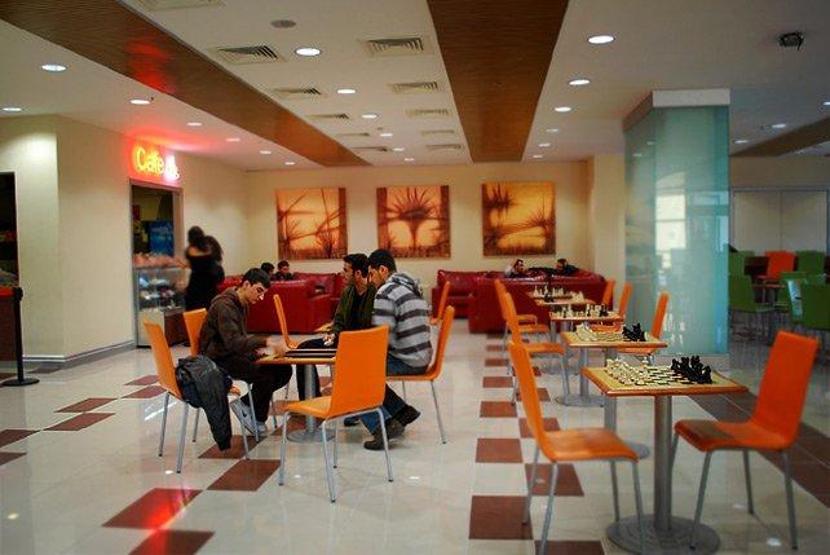 Hukuk fakülteleri arasında en iyi akademik kadroya sahip vakıf üniversitesi hangisi