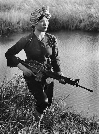 Öteki tarafın çektiği hiç görülmemiş fotoğraflarıyla Vietnam Savaşı
