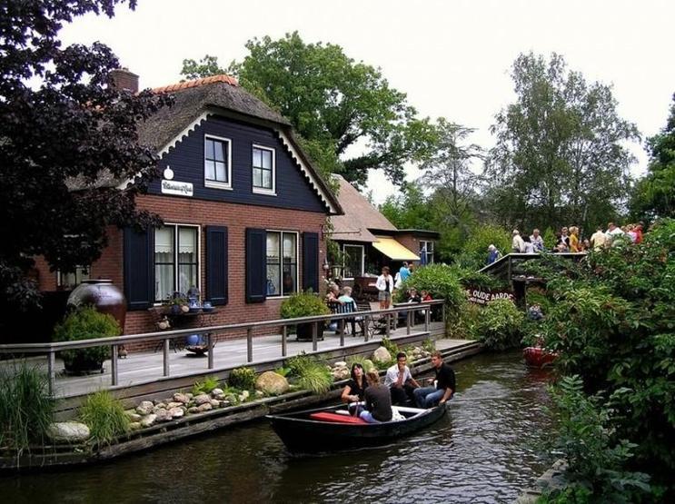 Giethoorn’a nasıl gidilir