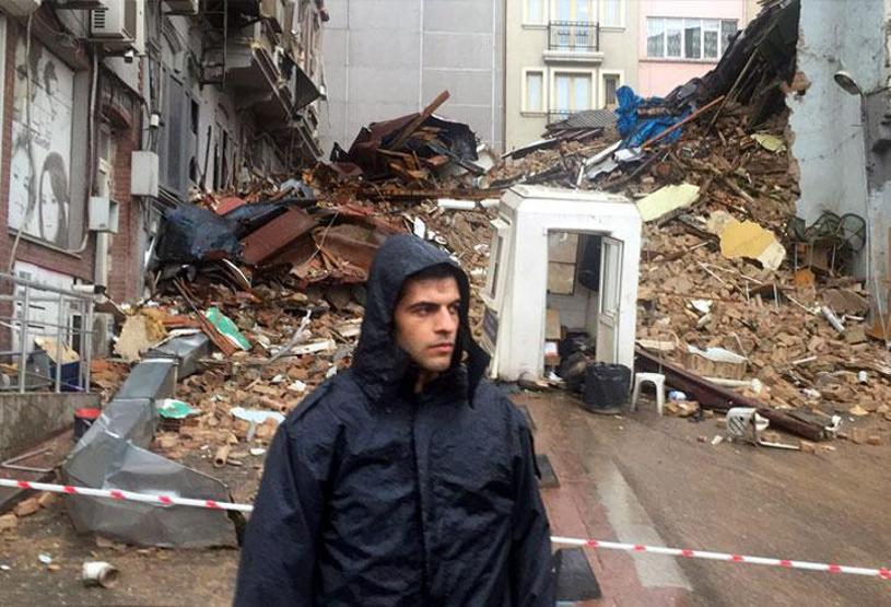 Beyoğlunda çökmenin yaşandığı sokaktan kareler