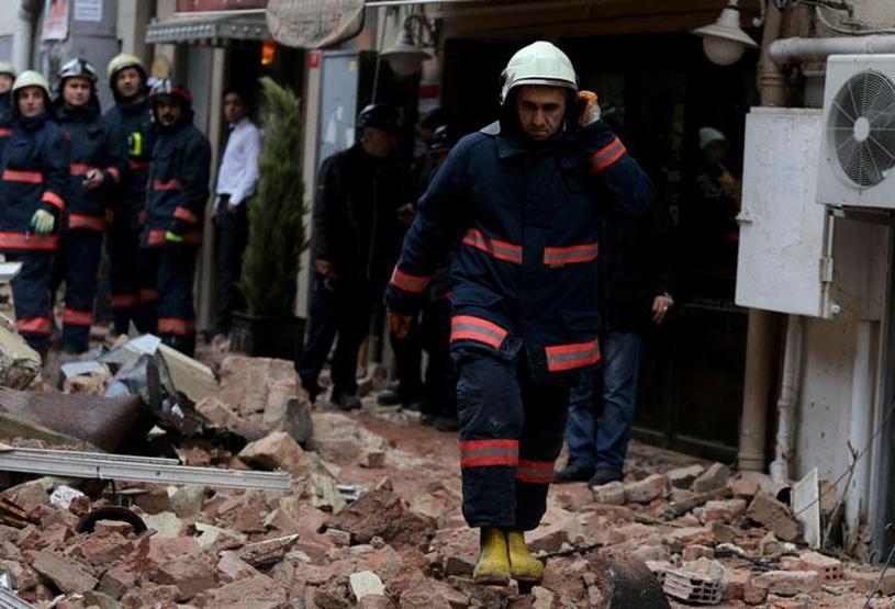 Beyoğlunda çökmenin yaşandığı sokaktan kareler