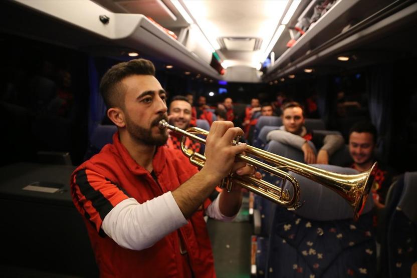 Siz hiç Eskişehirspor taraftarıyla aynı otobüse bindiniz mi
