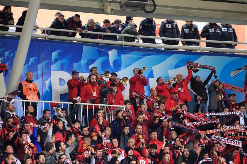 Siz hiç Eskişehirspor taraftarıyla aynı otobüse bindiniz mi