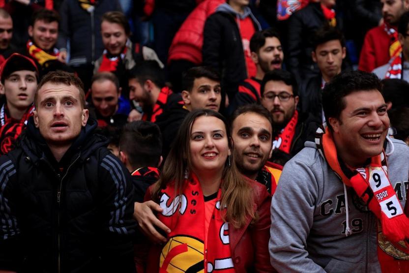 Siz hiç Eskişehirspor taraftarıyla aynı otobüse bindiniz mi
