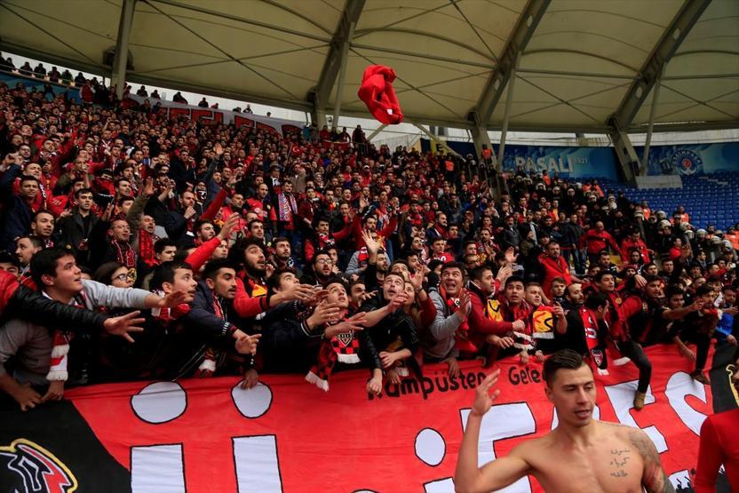 Siz hiç Eskişehirspor taraftarıyla aynı otobüse bindiniz mi