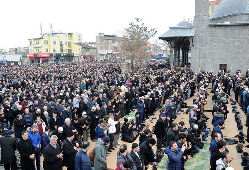 Mehmet Kırkıncının cenazesine 10 bin kişi katıldı