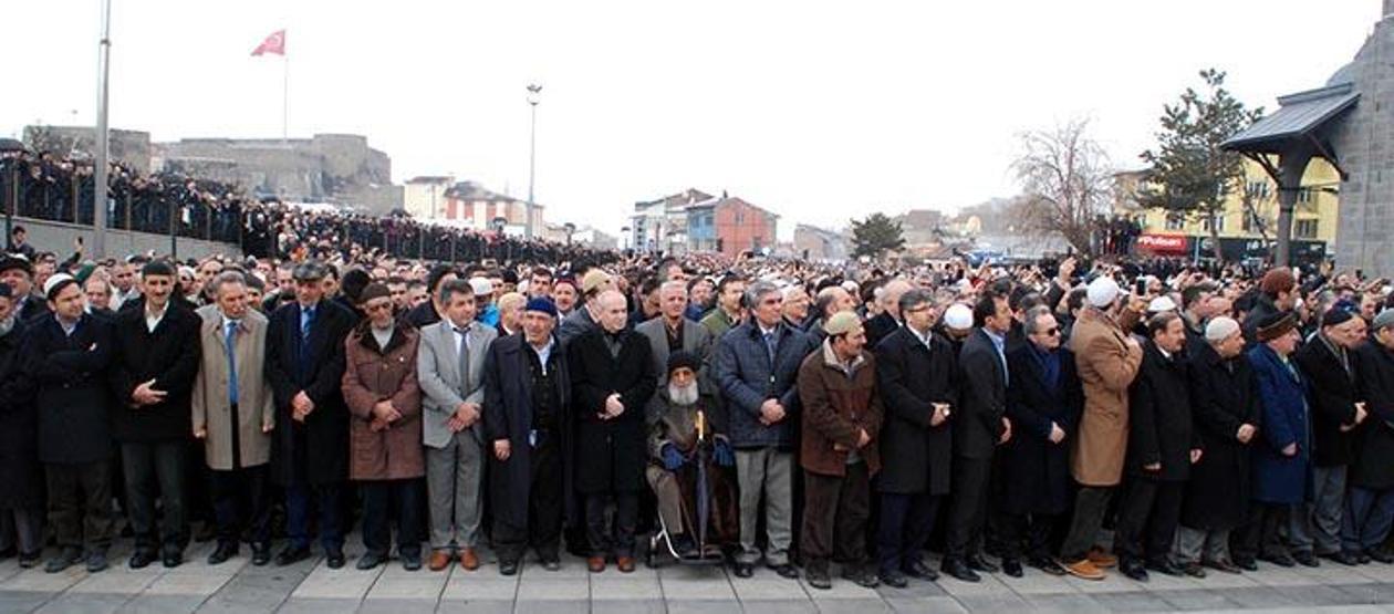 Mehmet Kırkıncının cenazesine 10 bin kişi katıldı