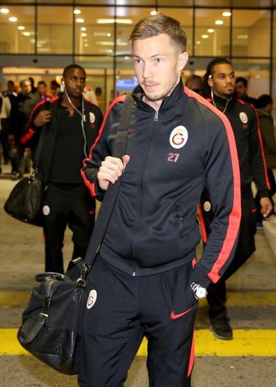 Galatasaray İstanbulda protestoyla karşılandı