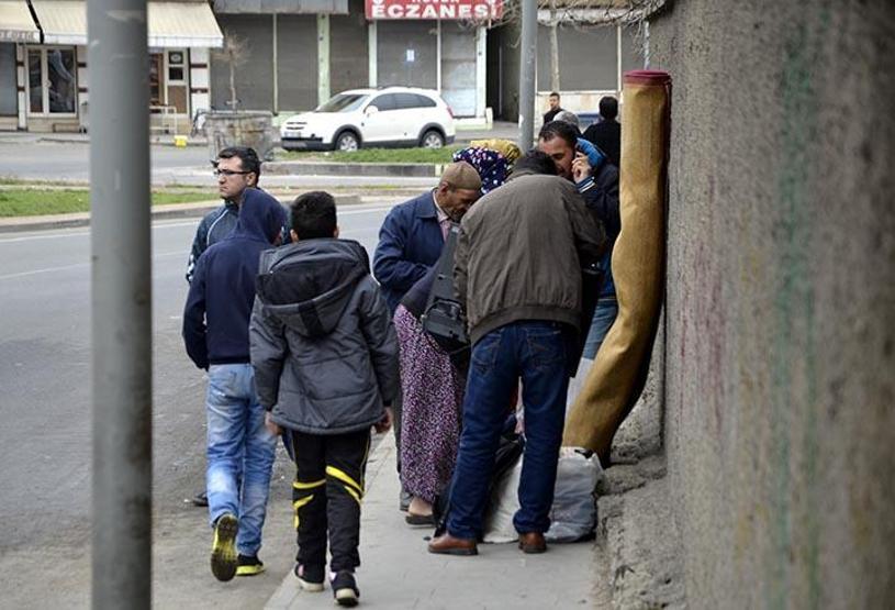 Surdan kaçıp Bağlara gelmişlerdi, yeniden yollara düştüler