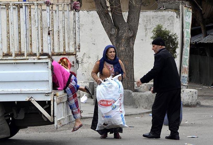 Surdan kaçıp Bağlara gelmişlerdi, yeniden yollara düştüler