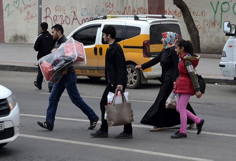 Surdan kaçıp Bağlara gelmişlerdi, yeniden yollara düştüler