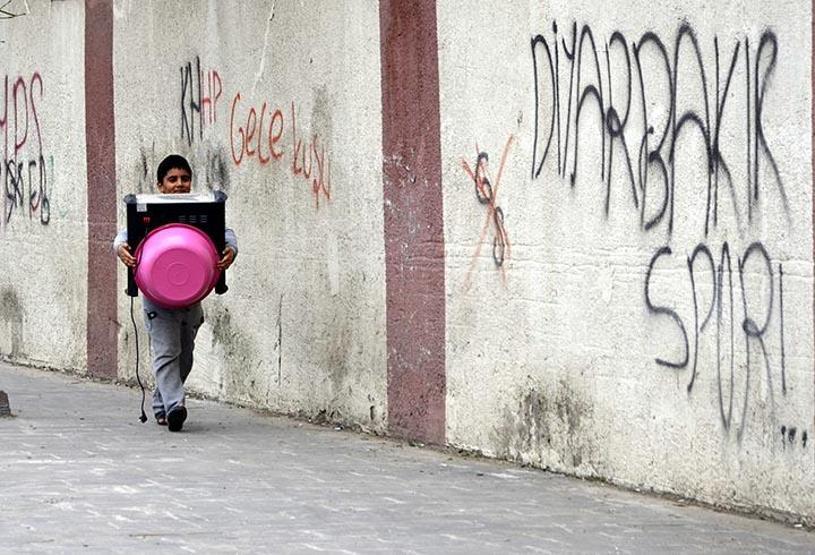 Surdan kaçıp Bağlara gelmişlerdi, yeniden yollara düştüler