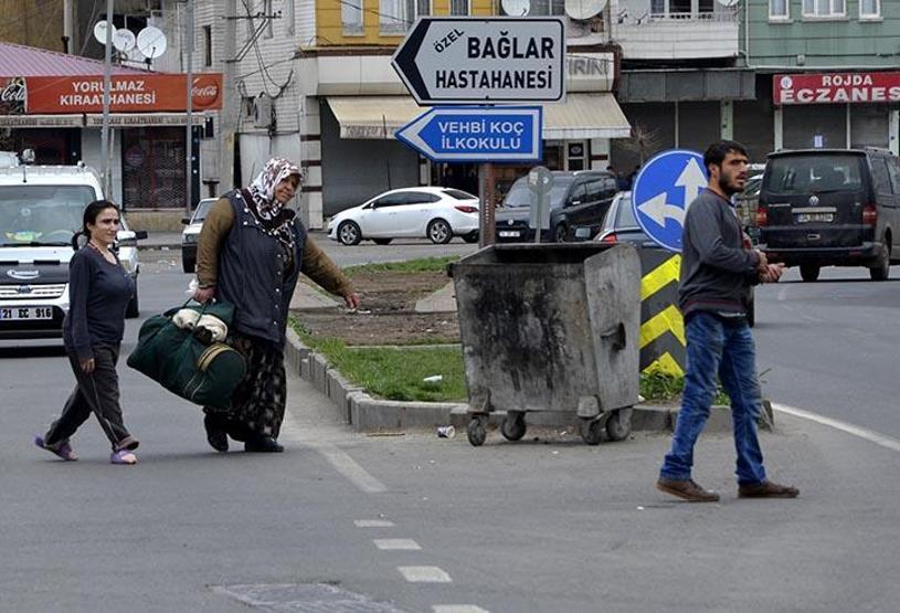 Surdan kaçıp Bağlara gelmişlerdi, yeniden yollara düştüler