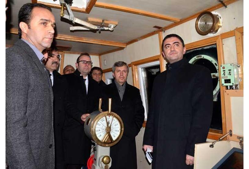 Bitliste Nevruz güvenlik gerekçesiyle feribotta kutlandı