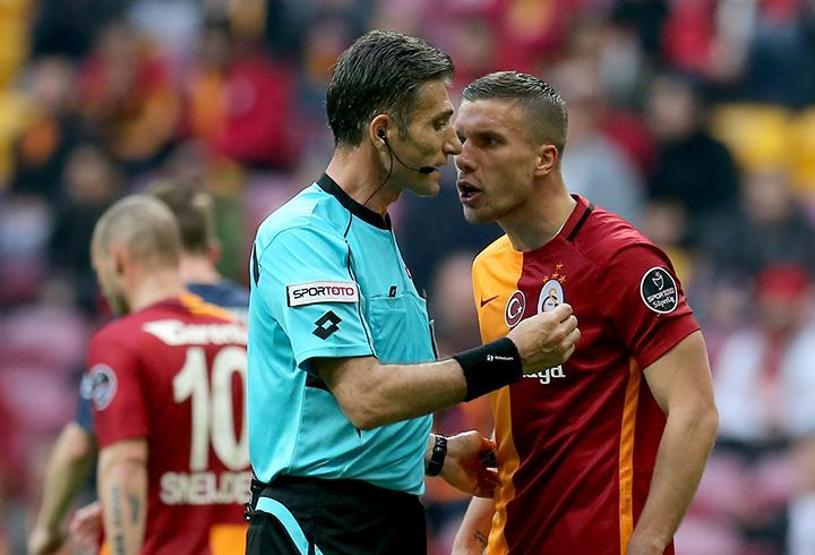 Podolski: Futbolu sokaklarda Türklerle oynayarak öğrendim