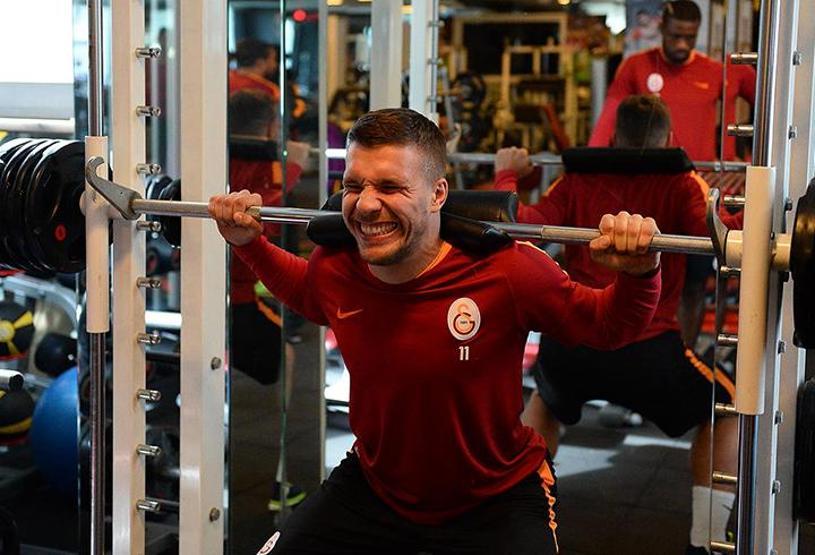Podolski: Futbolu sokaklarda Türklerle oynayarak öğrendim