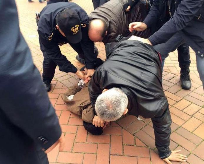 Üniversitede Ensar Vakfı protestosu