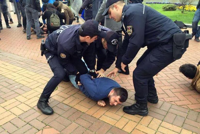 Üniversitede Ensar Vakfı protestosu