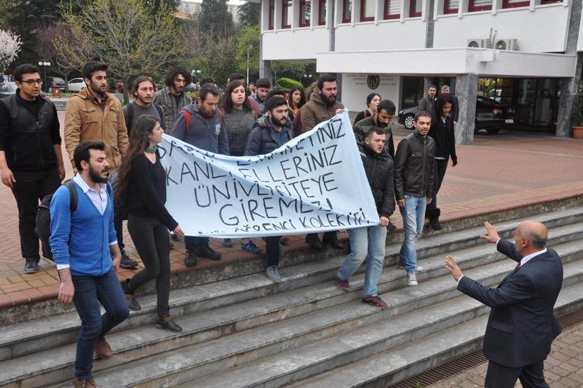 Üniversitede Ensar Vakfı protestosu