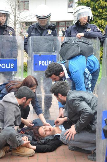 Üniversitede Ensar Vakfı protestosu