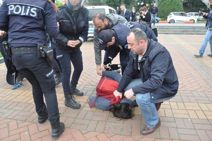 Üniversitede Ensar Vakfı protestosu