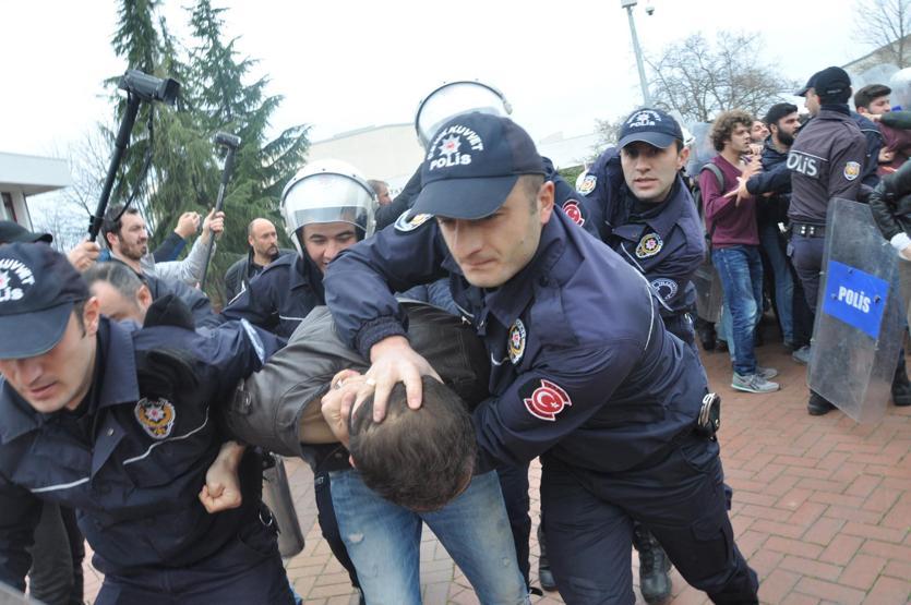 Üniversitede Ensar Vakfı protestosu