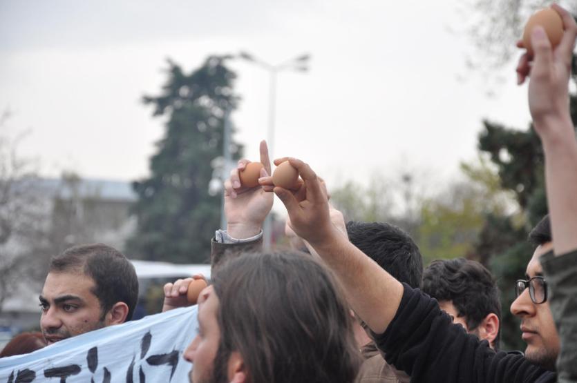 Üniversitede Ensar Vakfı protestosu