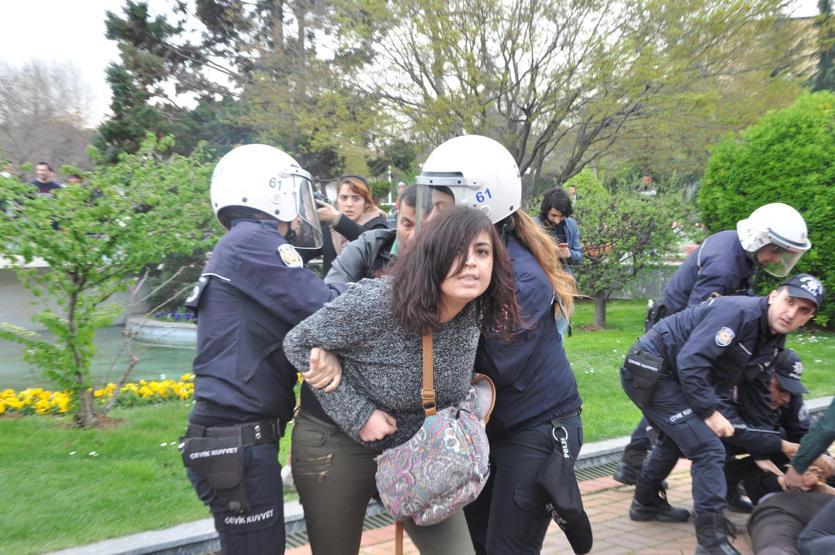 Üniversitede Ensar Vakfı protestosu