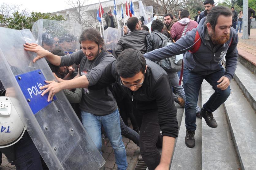 Üniversitede Ensar Vakfı protestosu