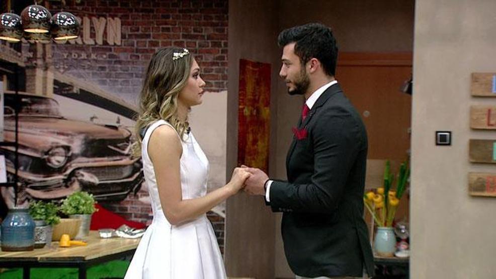 Emre, Hazal’a evlenme teklif etti
