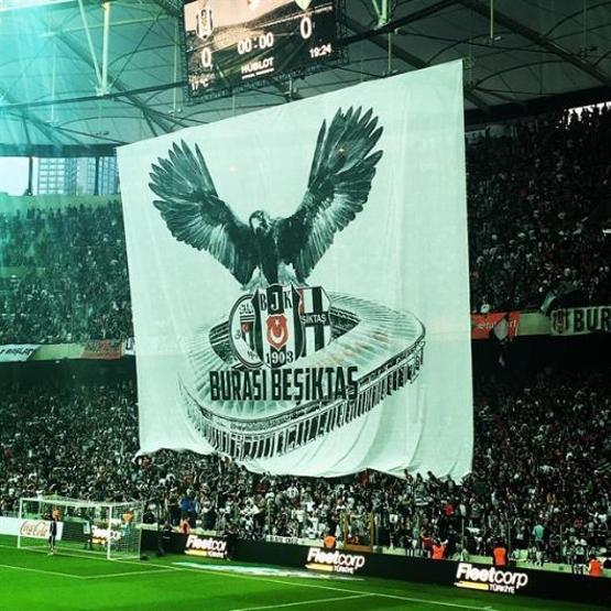 Ünlüler Vodafone Arena’ya akın etti