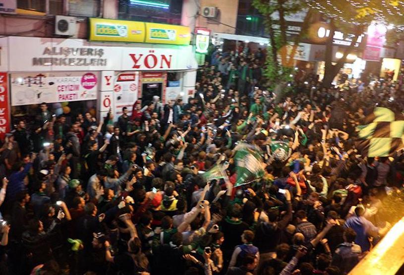 Kocaelispor şampiyon oldu, profesyonel liglere döndü