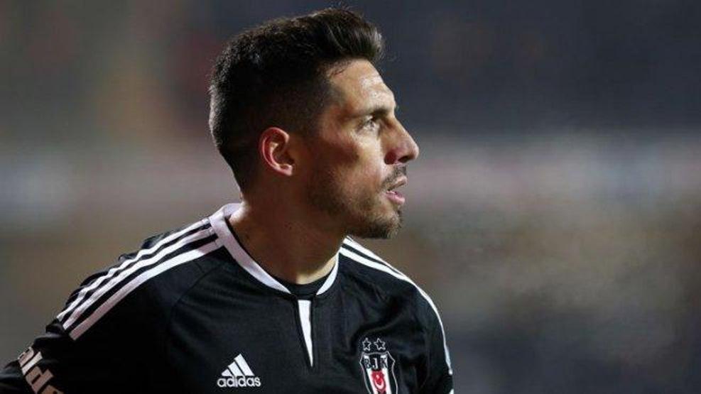 Gece 4te karınlarını doyuruyor, bezlerini değiştiriyorum