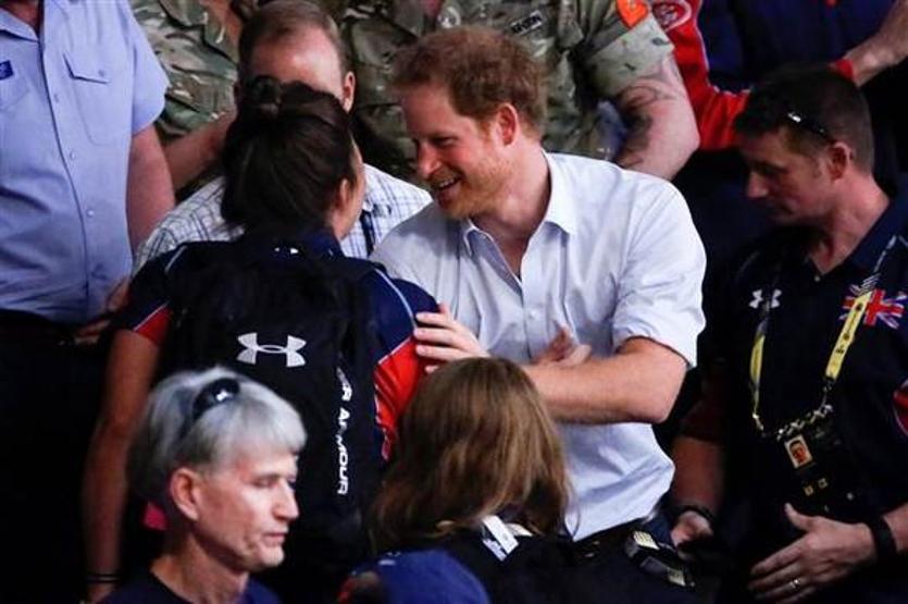 İngiliz Prensi Harry’i şaşırtan hareket