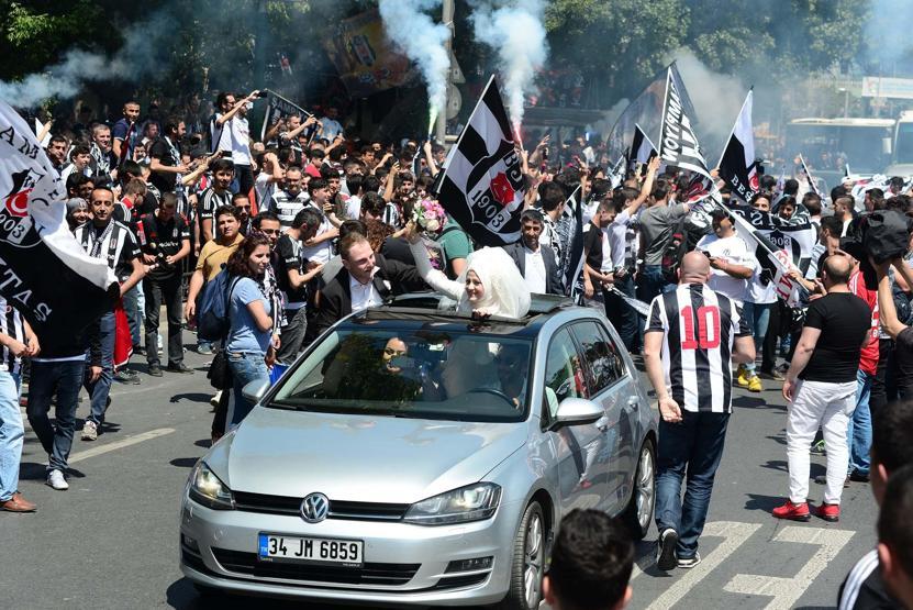 Beşiktaş taraftarlarından erken şampiyonluk kutlaması