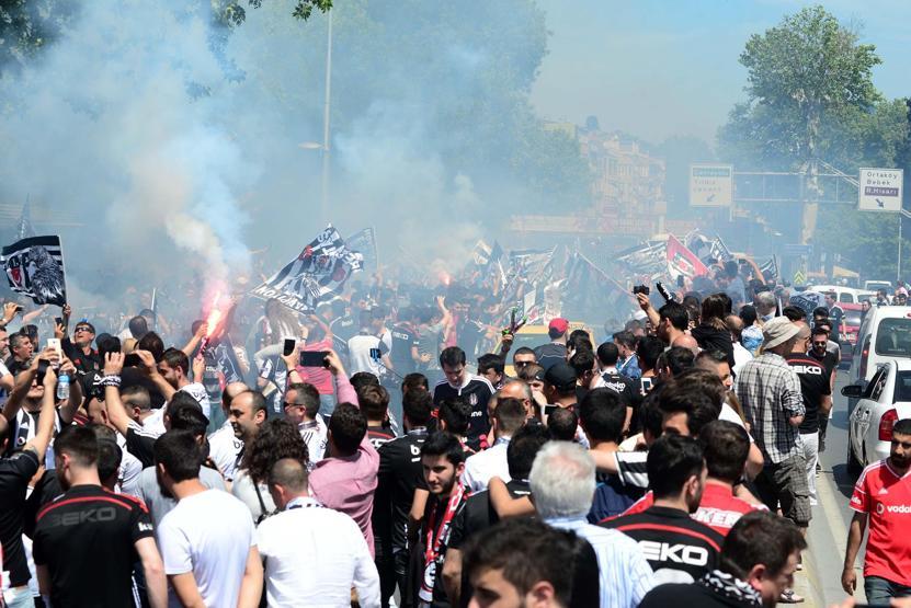 Beşiktaş taraftarlarından erken şampiyonluk kutlaması