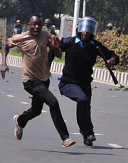 Kenya polisinden sert müdahale